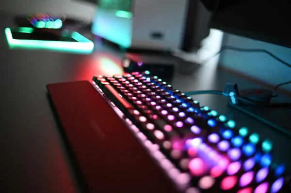 Teclado retroiluminado Gamer Mecánico
